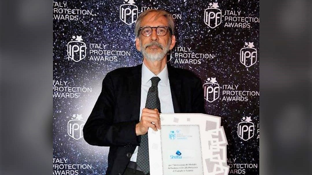 Alberto Maria Maturi ritira il premio dell'Italy Protection Forum (3).jpeg